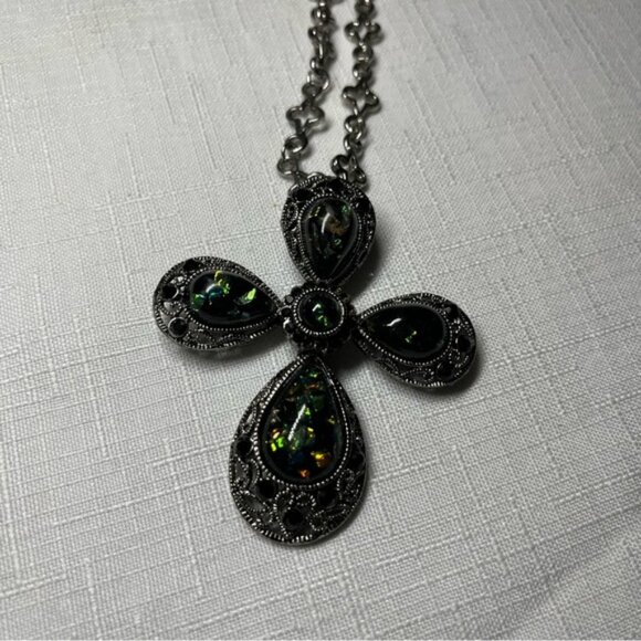 Vintage cross necklace - Picture 4 of 6
